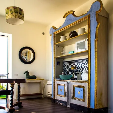Eleventh Floor Bed & Breakfast *