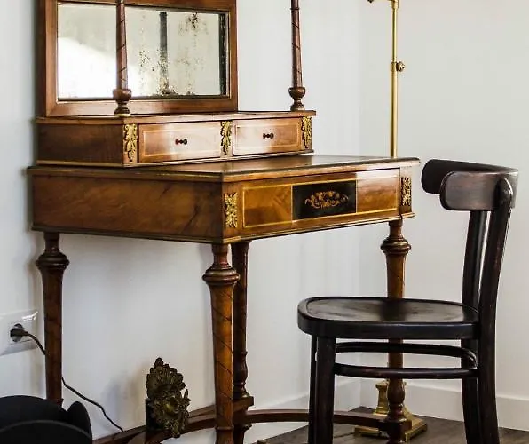 Eleventh Floor Nocleg ze śniadaniem 4*